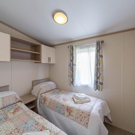 Beech Villa Суонидж Екстериор снимка