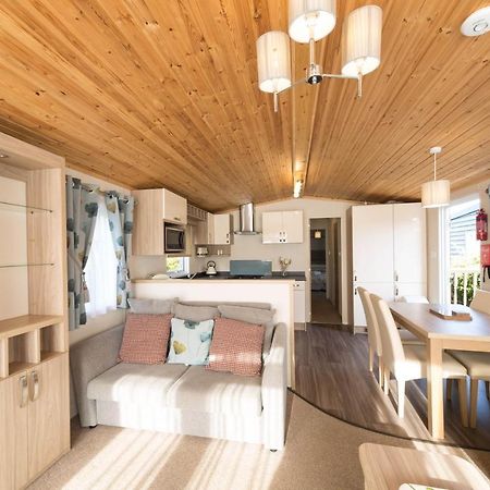 Beech Villa Суонидж Екстериор снимка