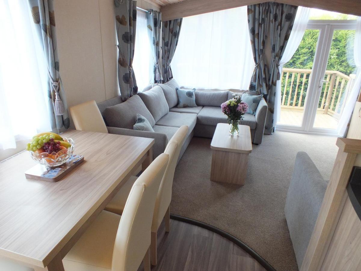 Beech Villa Суонидж Екстериор снимка