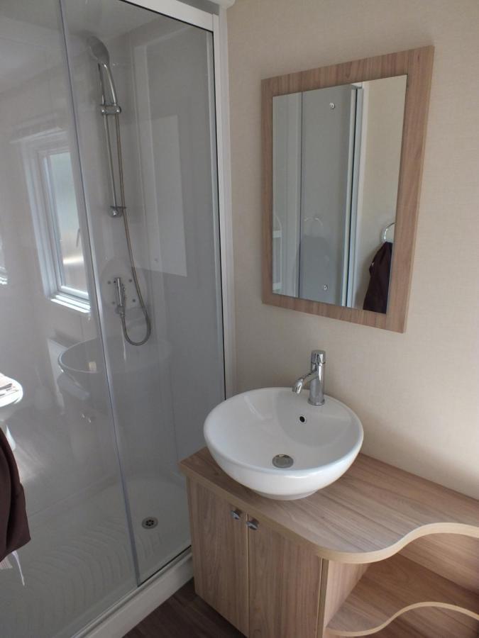 Beech Villa Суонидж Екстериор снимка