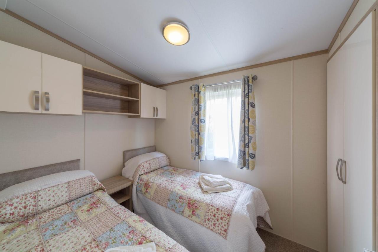 Beech Villa Суонидж Екстериор снимка