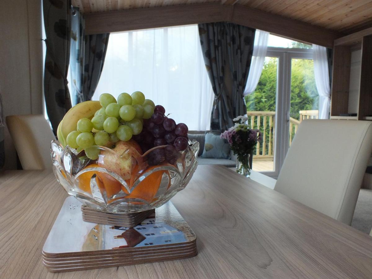 Beech Villa Суонидж Екстериор снимка