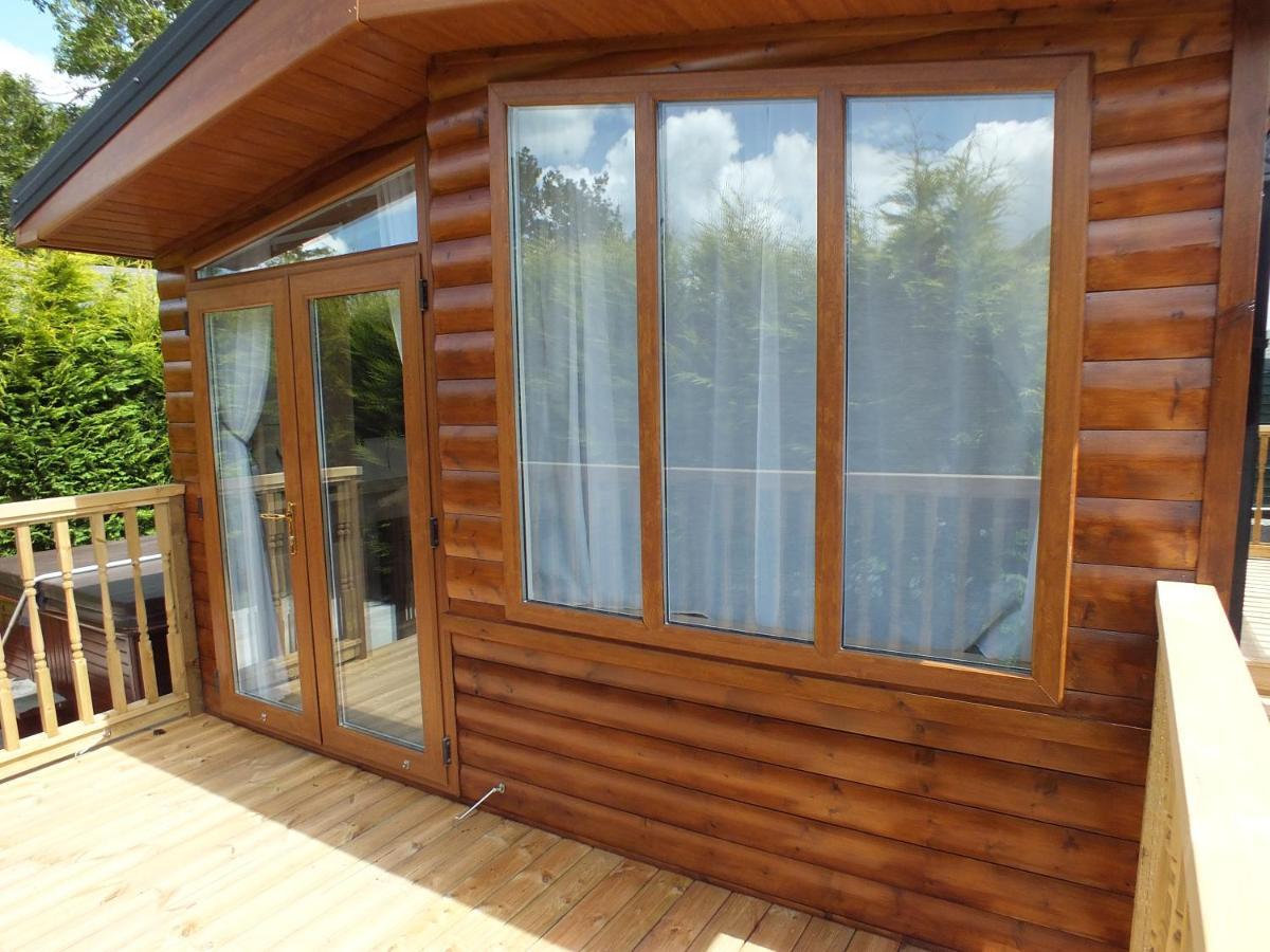 Beech Villa Суонидж Екстериор снимка