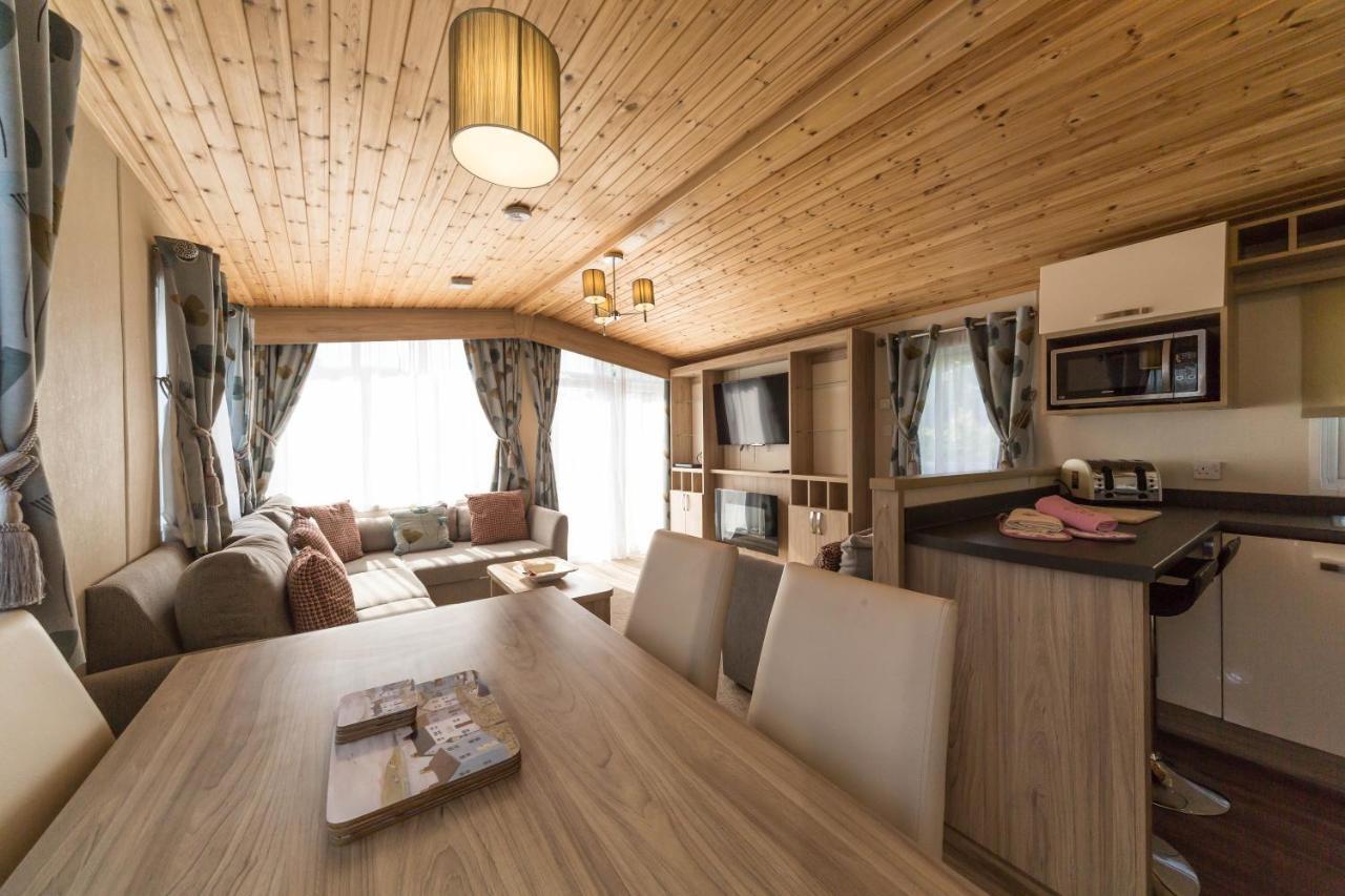 Beech Villa Суонидж Екстериор снимка