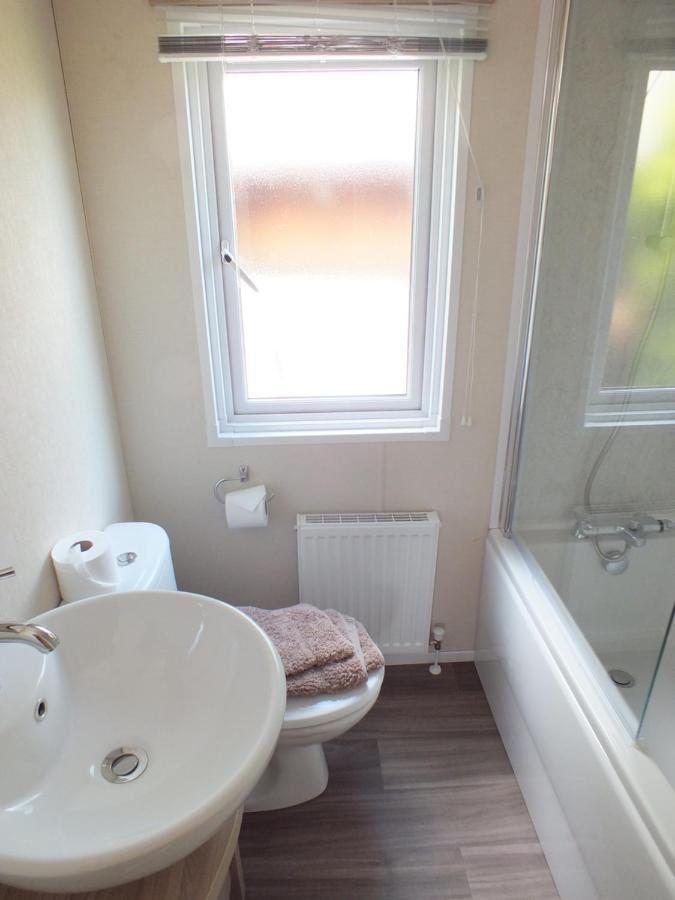 Beech Villa Суонидж Екстериор снимка