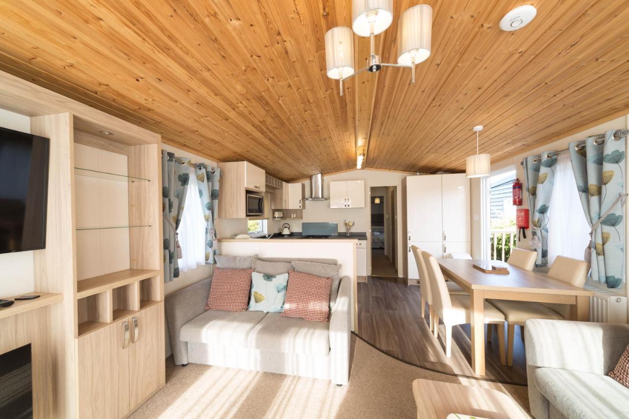 Beech Villa Суонидж Екстериор снимка