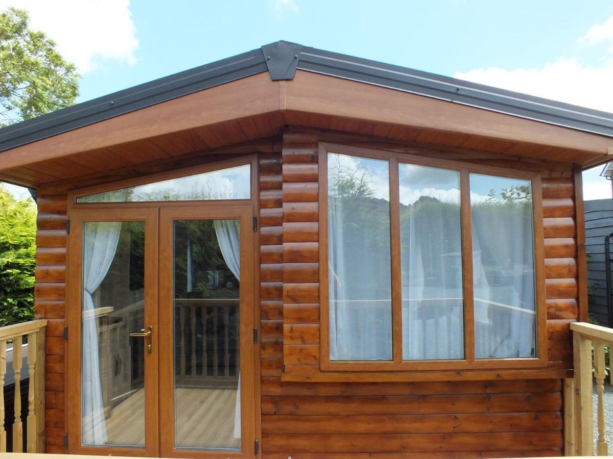 Beech Villa Суонидж Екстериор снимка