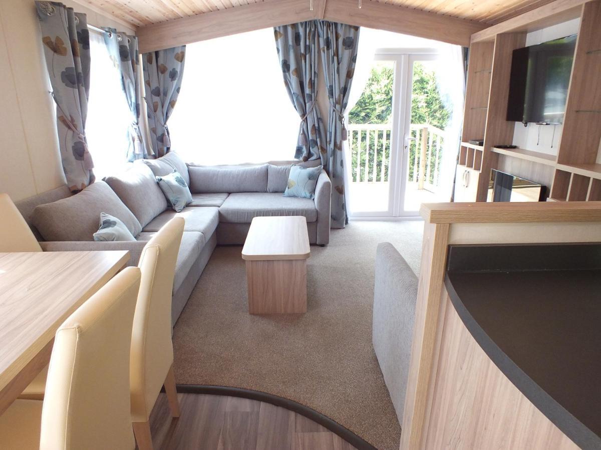 Beech Villa Суонидж Екстериор снимка