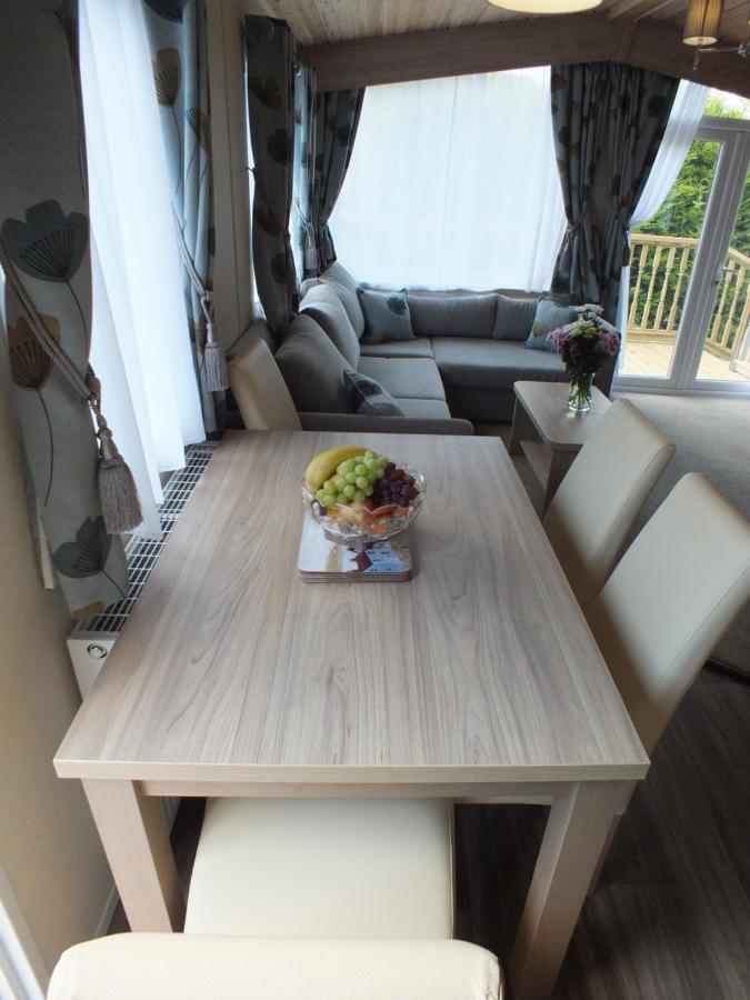 Beech Villa Суонидж Екстериор снимка