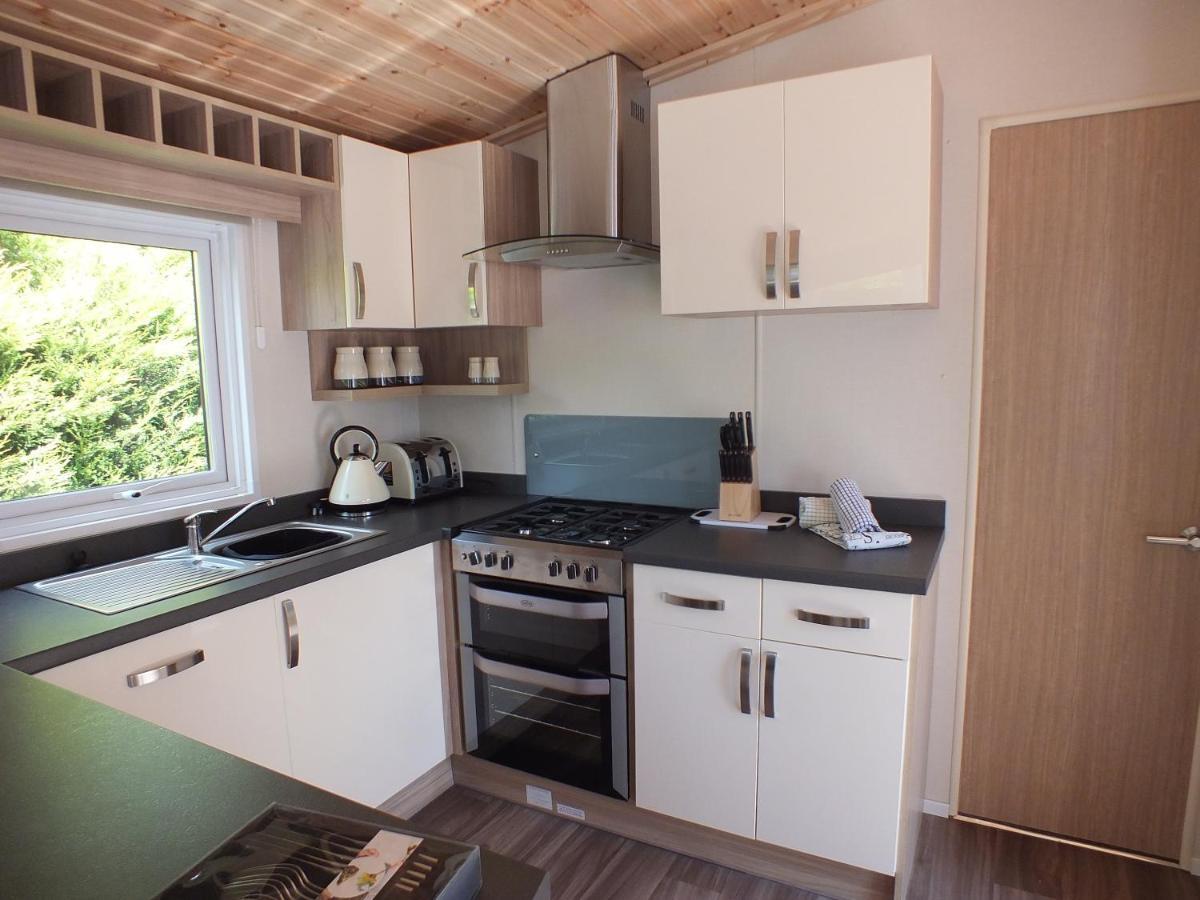 Beech Villa Суонидж Екстериор снимка