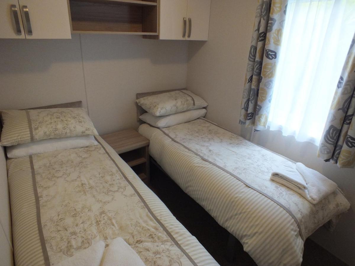 Beech Villa Суонидж Екстериор снимка