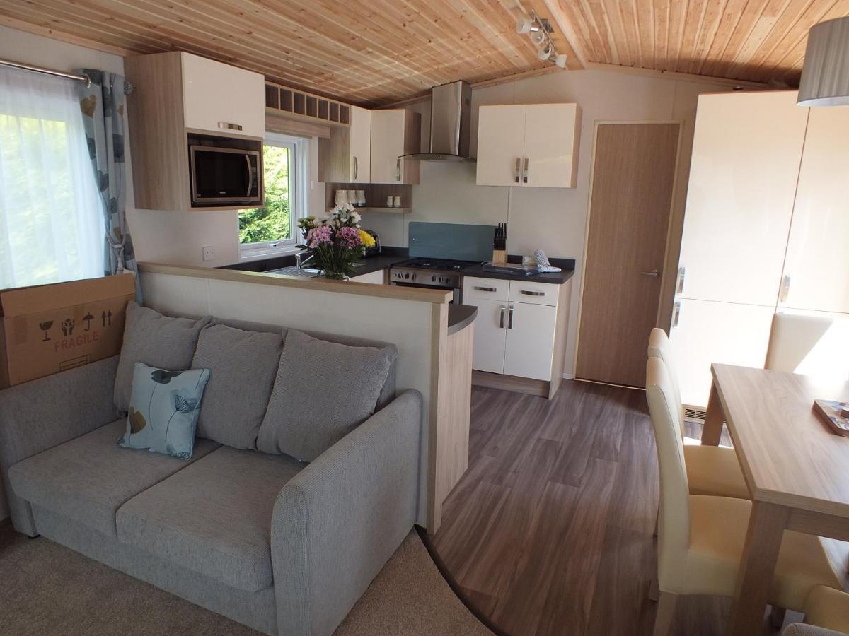 Beech Villa Суонидж Екстериор снимка