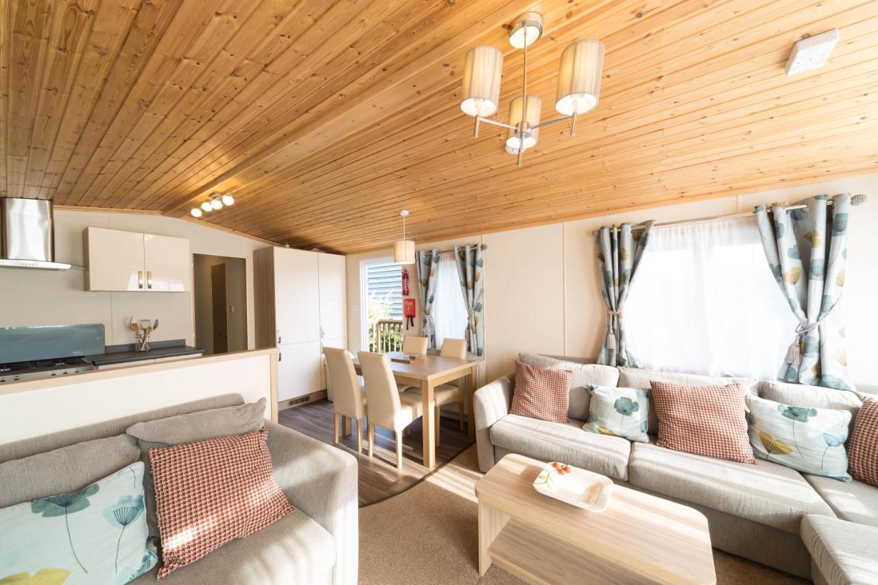 Beech Villa Суонидж Екстериор снимка