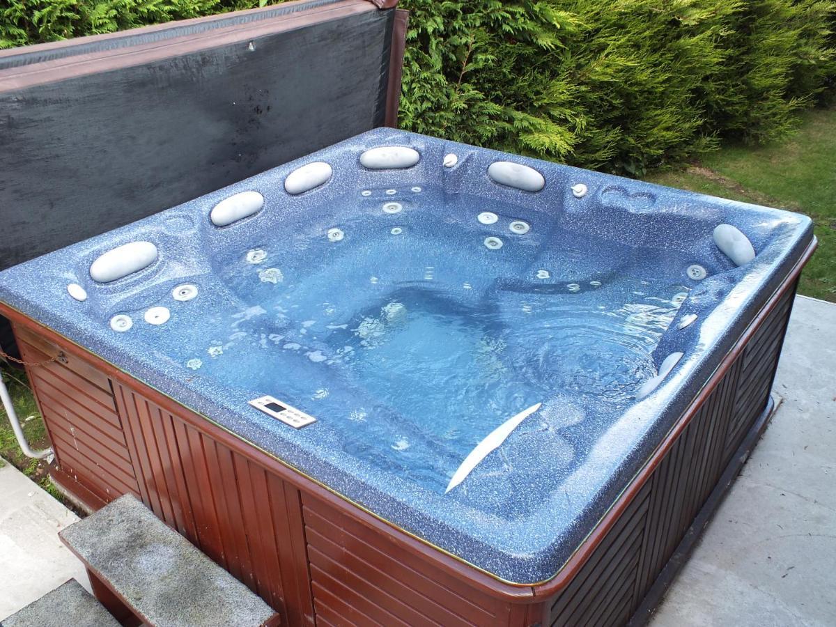 Beech Villa Суонидж Екстериор снимка