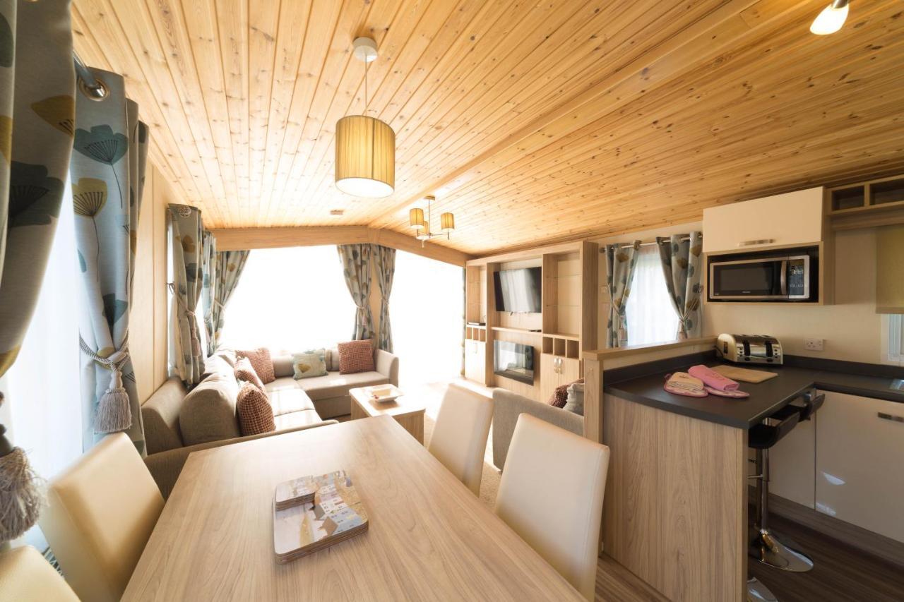 Beech Villa Суонидж Екстериор снимка