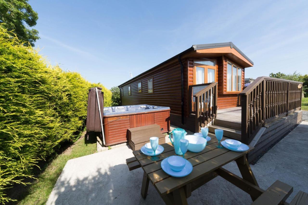 Beech Villa Суонидж Екстериор снимка
