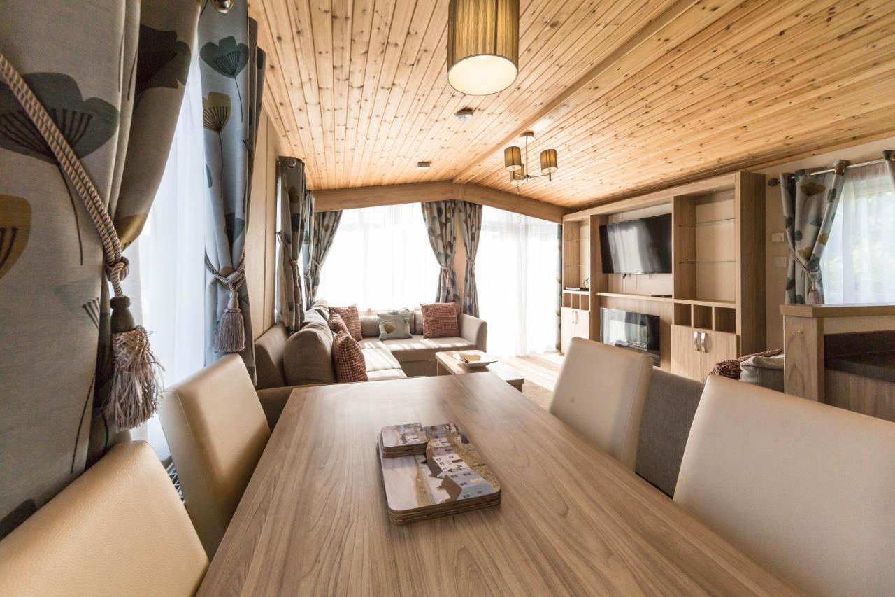 Beech Villa Суонидж Екстериор снимка