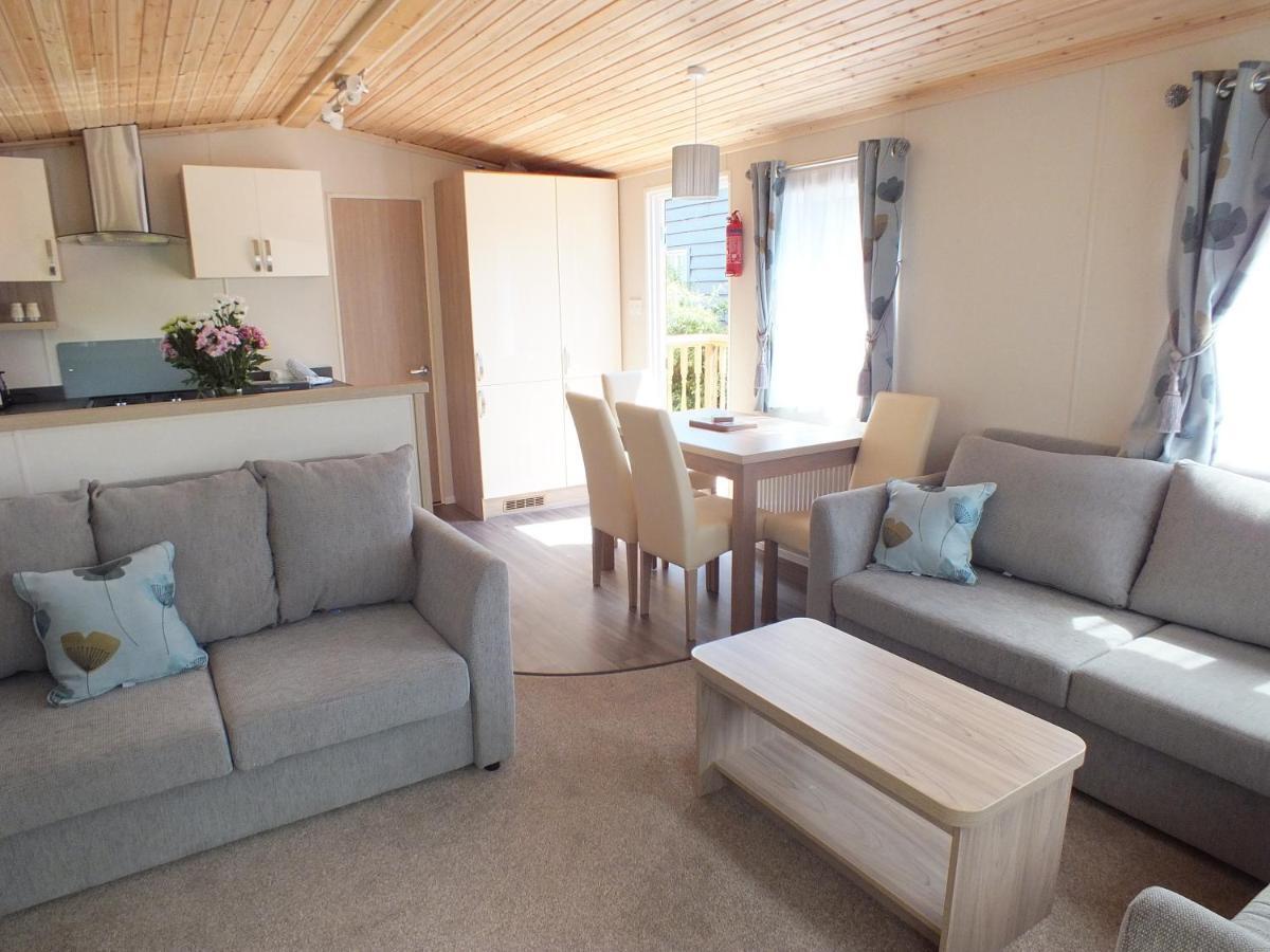 Beech Villa Суонидж Екстериор снимка