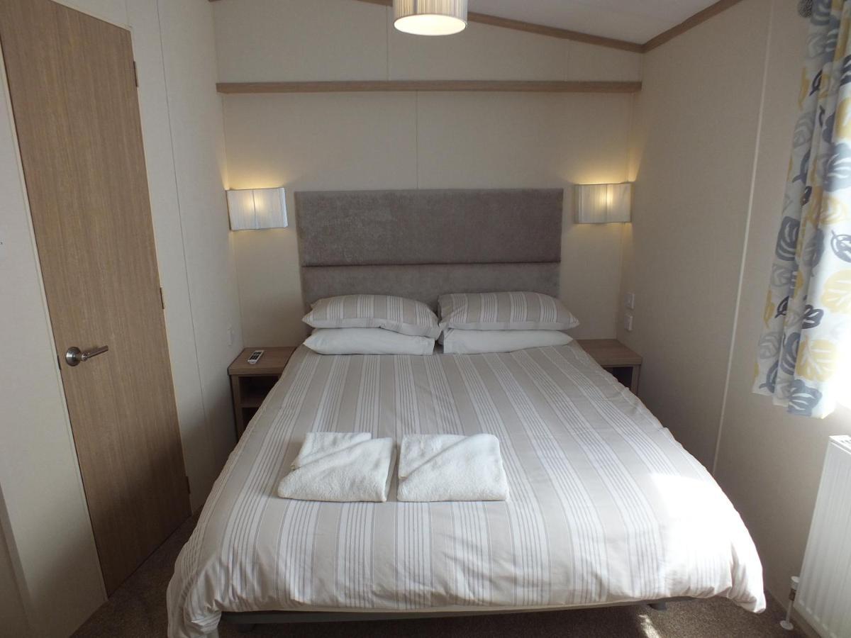 Beech Villa Суонидж Екстериор снимка