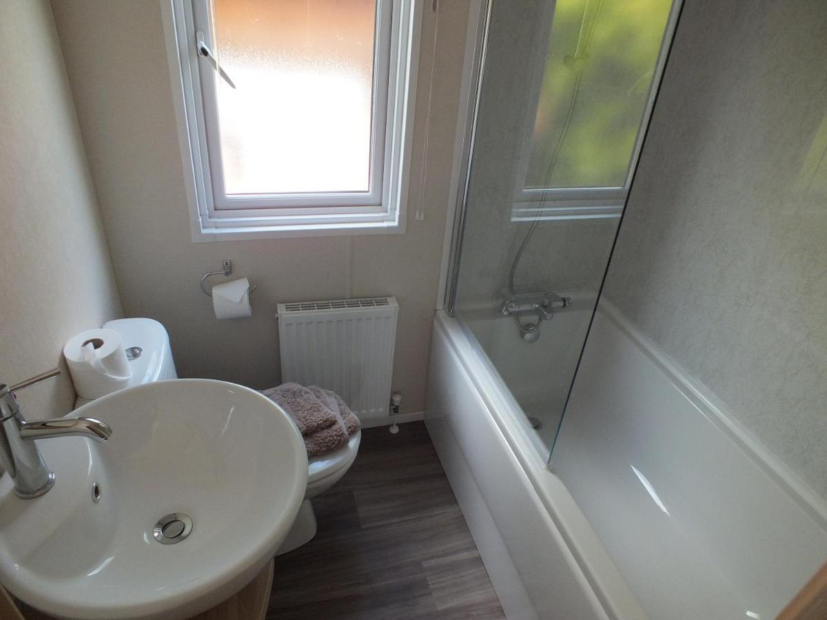 Beech Villa Суонидж Екстериор снимка