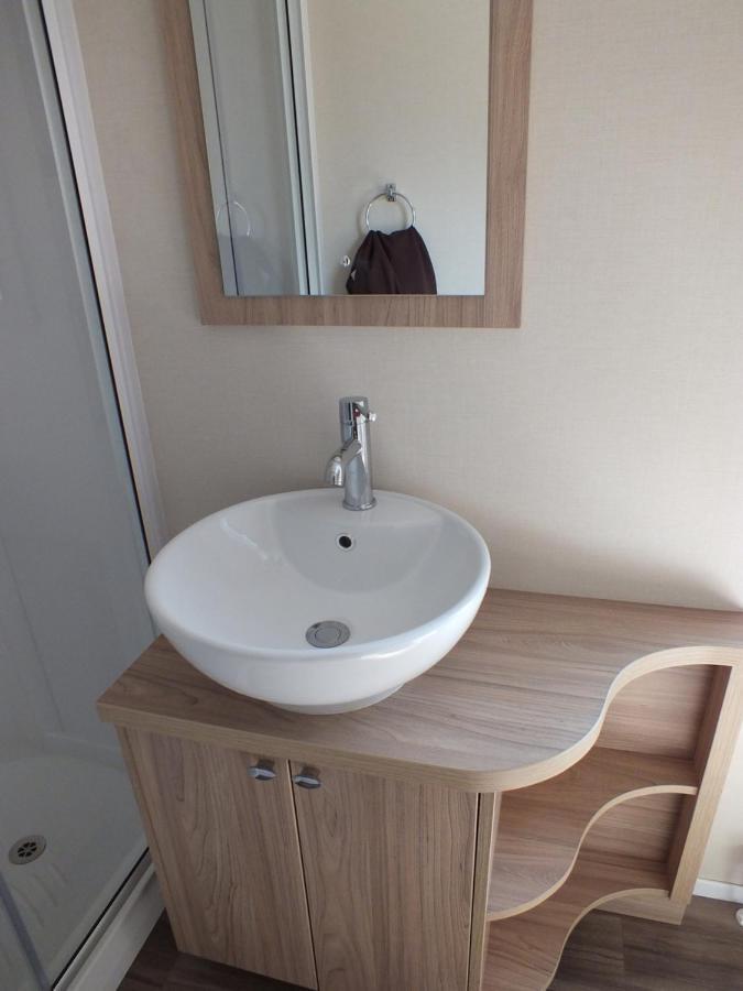Beech Villa Суонидж Екстериор снимка