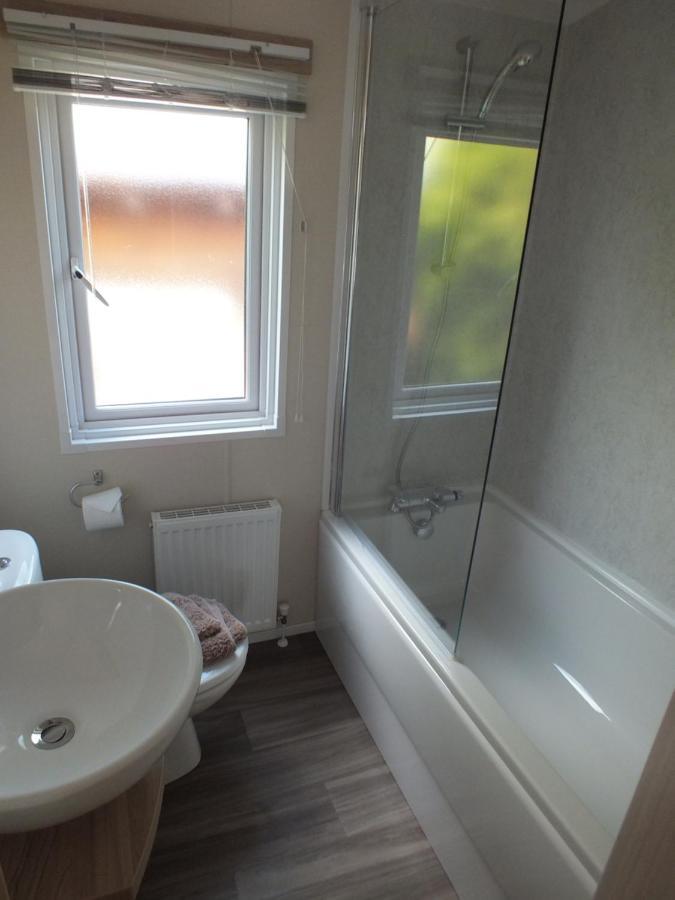 Beech Villa Суонидж Екстериор снимка
