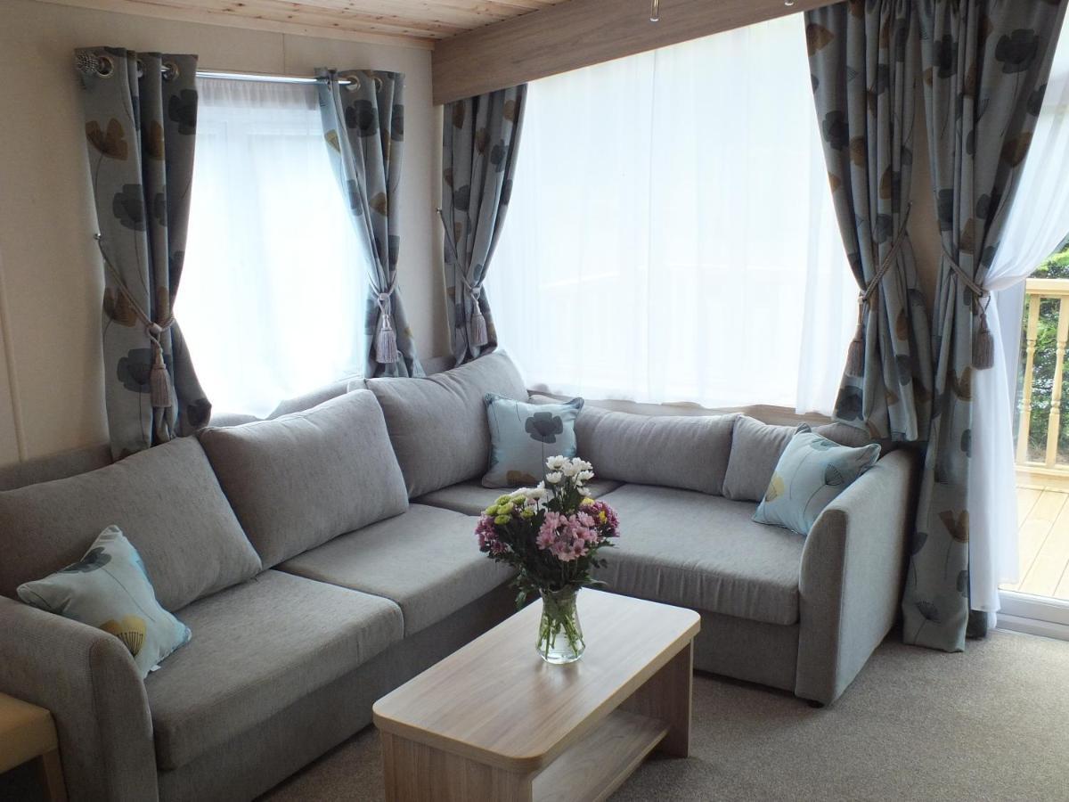 Beech Villa Суонидж Екстериор снимка